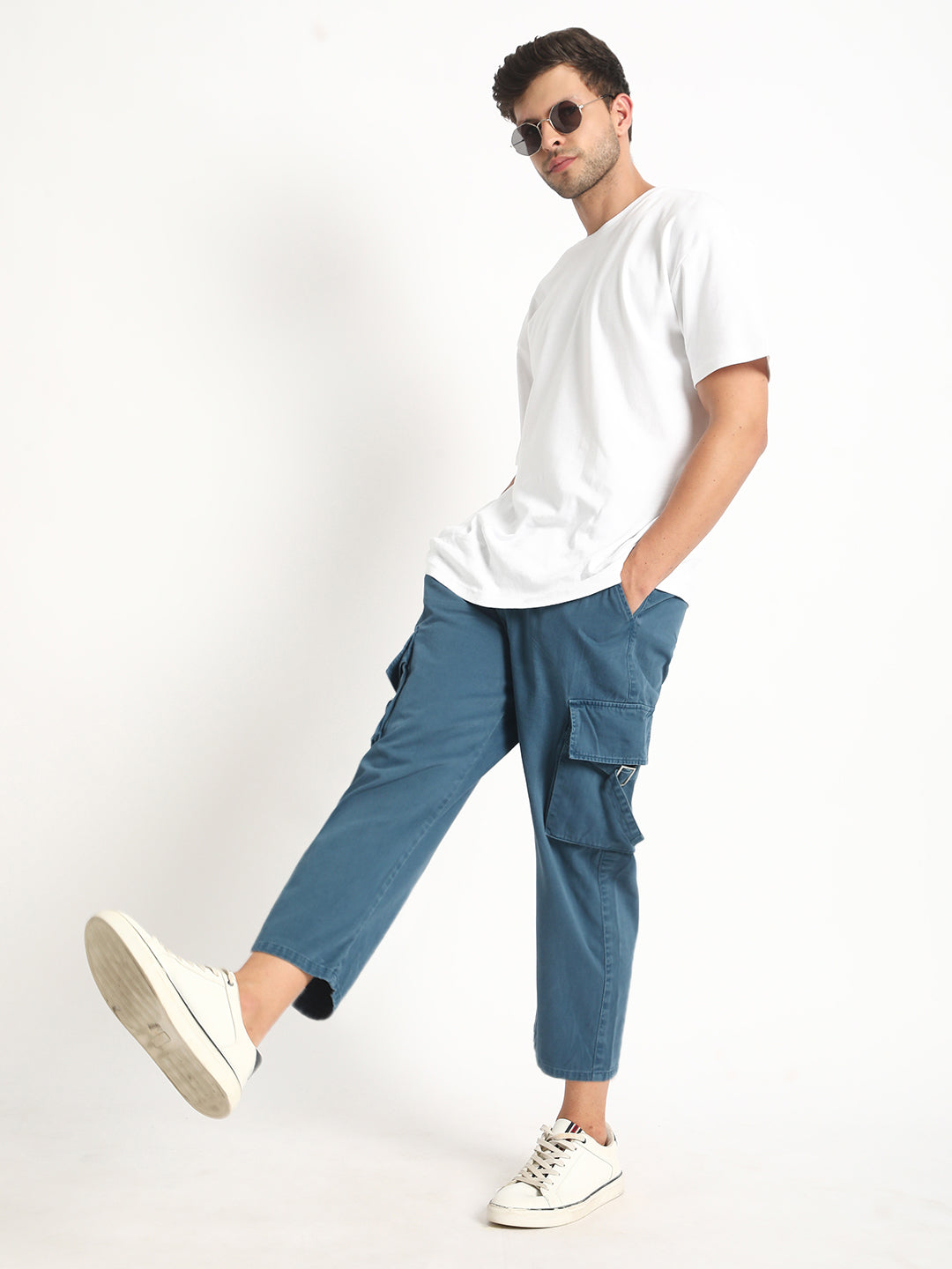 Men Dark Denim Loose Cropped Fit Solid Cargo Trouser